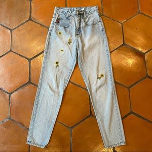 Vintage 90’s Women's LEI Ultra High Rise Tapered Jeans Embroidered Daisies 2 / 4